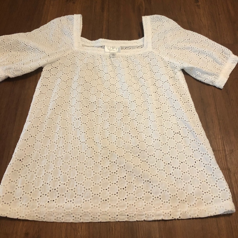 🎸LOFT Eyelet Print Blouse size 2 petite